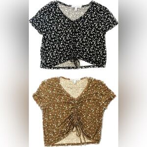 ⭐️Honey Collection bundle of 2 floral cinched front cropped tops size large